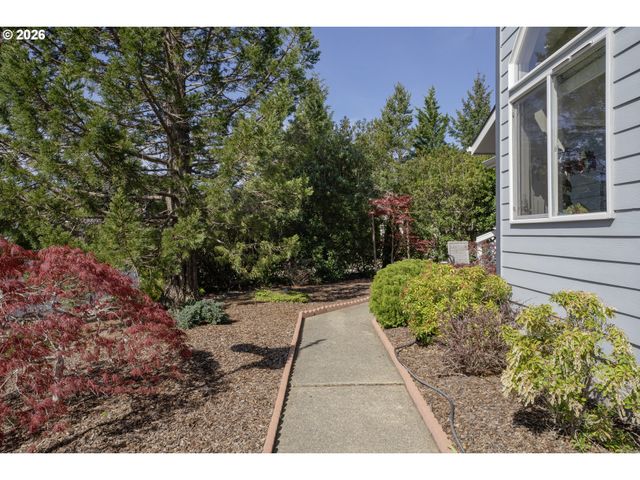 495 SHERWOOD Loop, Florence, OR 97439