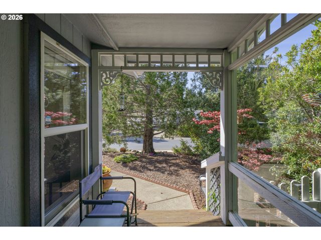 495 SHERWOOD Loop, Florence, OR 97439