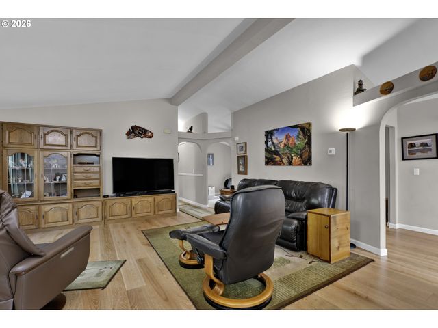 495 SHERWOOD Loop, Florence, OR 97439