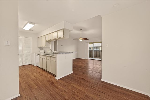 15534 Zabolio Drive 246, Houston, TX 77598