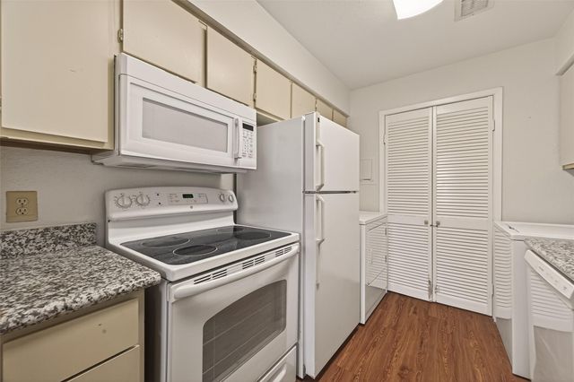 15534 Zabolio Drive 246, Houston, TX 77598