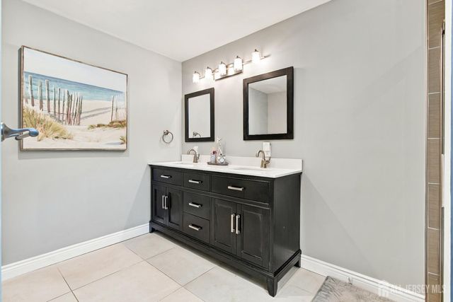 12 E Knollwood Road, Edison, NJ 08817