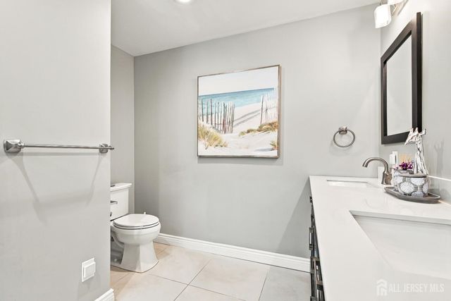12 E Knollwood Road, Edison, NJ 08817