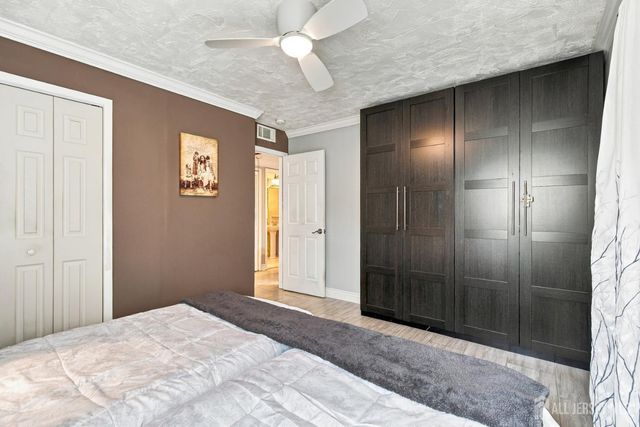 12 E Knollwood Road, Edison, NJ 08817