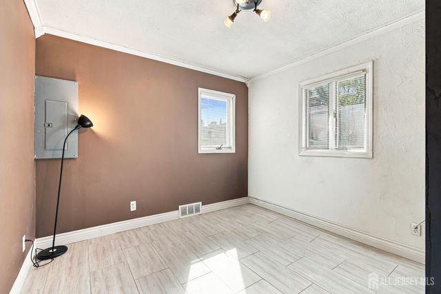 12 E Knollwood Road, Edison, NJ 08817