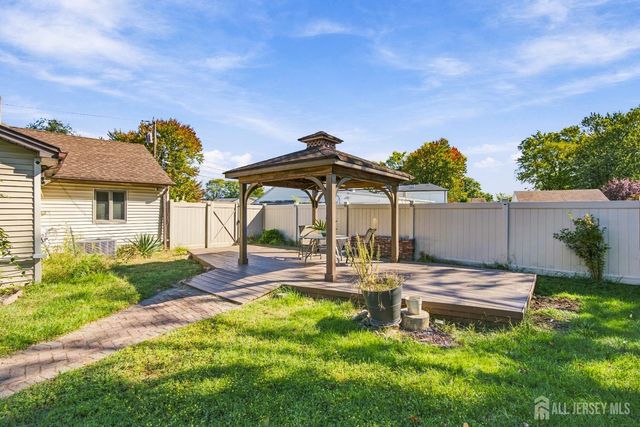 12 E Knollwood Road, Edison, NJ 08817