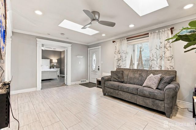 12 E Knollwood Road, Edison, NJ 08817