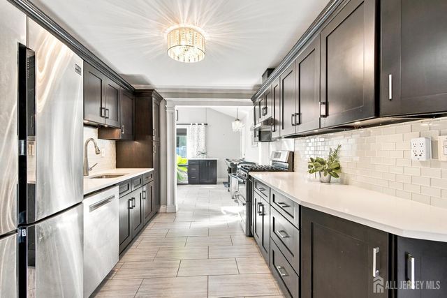 12 E Knollwood Road, Edison, NJ 08817
