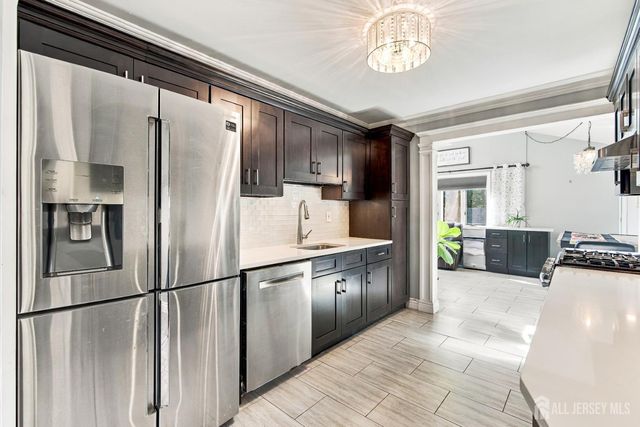 12 E Knollwood Road, Edison, NJ 08817