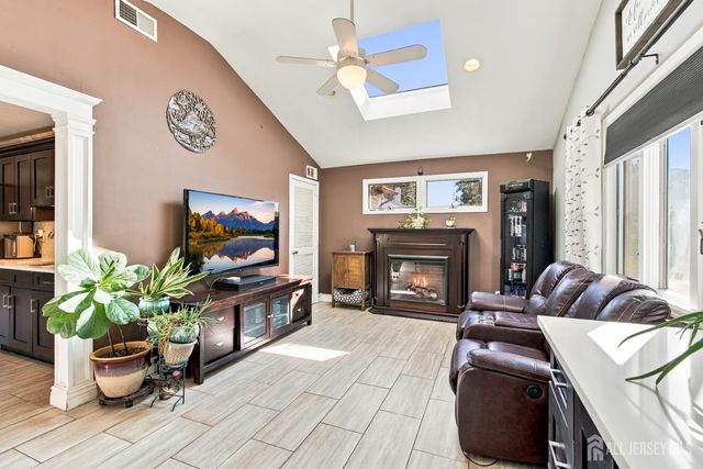 12 E Knollwood Road, Edison, NJ 08817