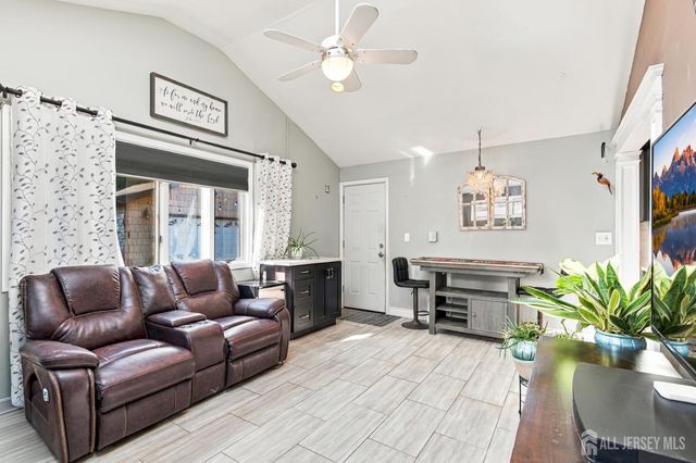 12 E Knollwood Road, Edison, NJ 08817