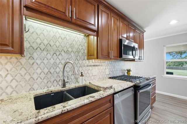 8208 Webb Drive, Tulsa, OK 74131