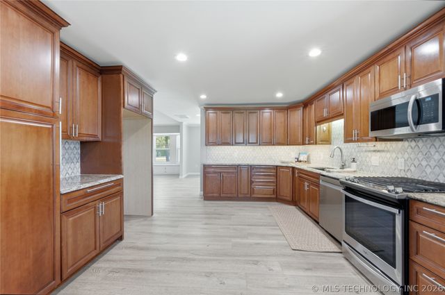8208 Webb Drive, Tulsa, OK 74131