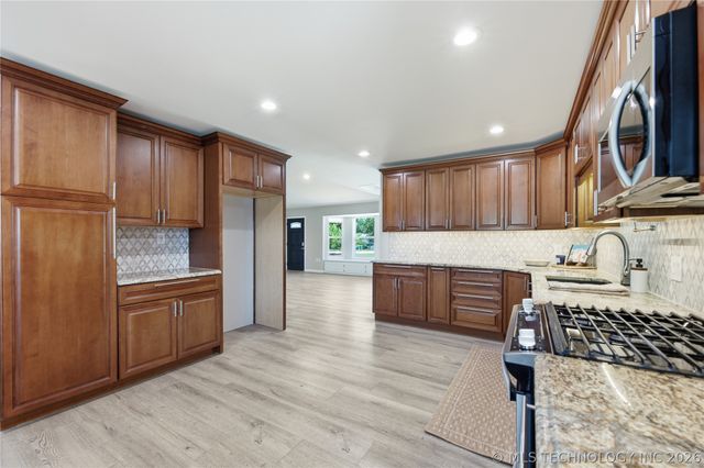 8208 Webb Drive, Tulsa, OK 74131