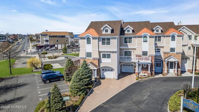201 Gateway Court 1, Union Beach, NJ 07735