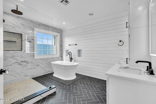 201 Gateway Court 1, Union Beach, NJ 07735