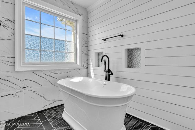 201 Gateway Court 1, Union Beach, NJ 07735