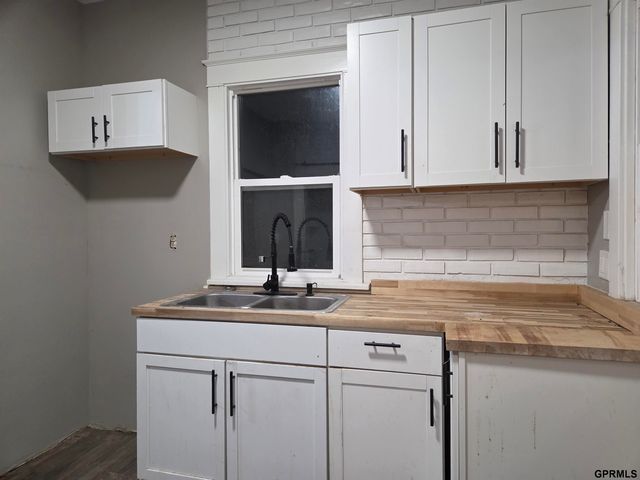 1555 E 1 Street, Fremont, NE 68028