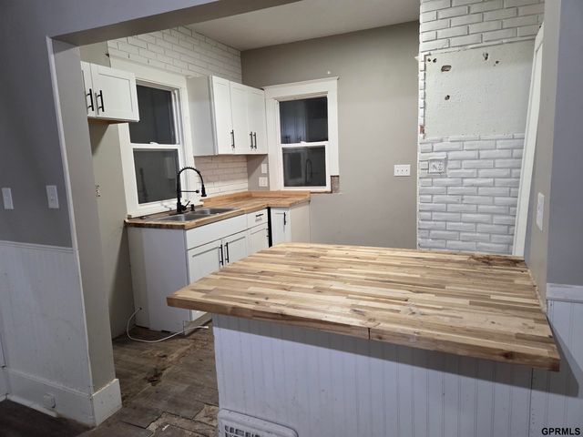 1555 E 1 Street, Fremont, NE 68028