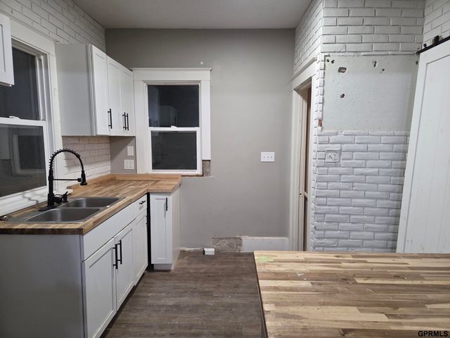 1555 E 1 Street, Fremont, NE 68028
