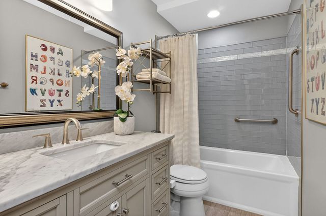 2123 Green Valley Road, Darien, IL 60561