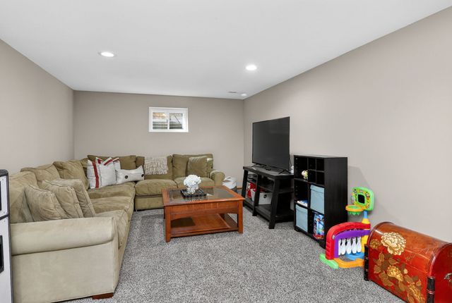 2123 Green Valley Road, Darien, IL 60561