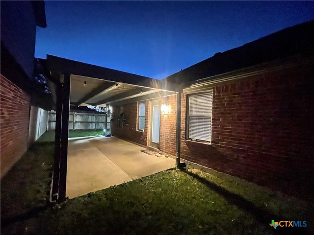 704 Pennsylvania Avenue, Victoria, TX 77904
