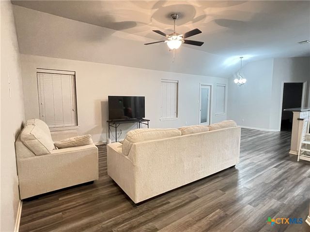 704 Pennsylvania Avenue, Victoria, TX 77904