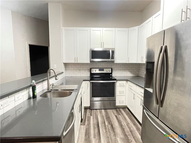 704 Pennsylvania Avenue, Victoria, TX 77904