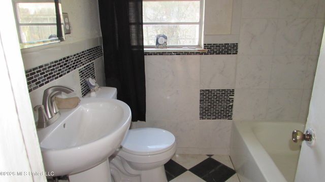 2009 North Street, Gulfport, MS 39507