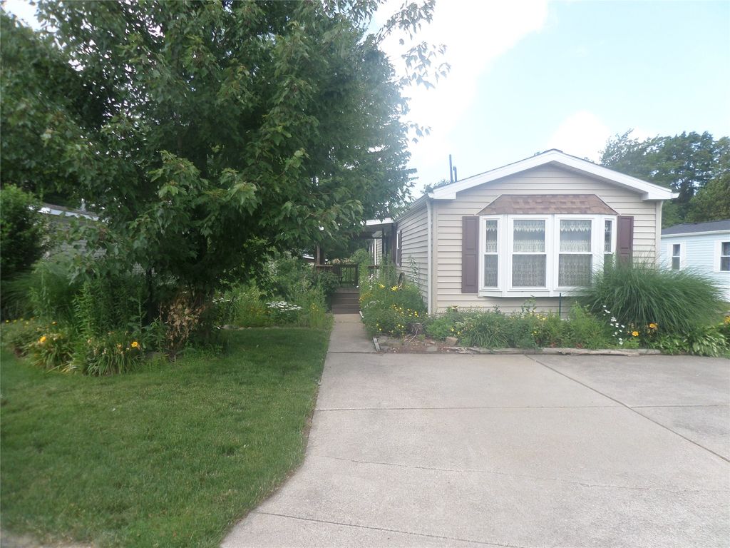 8208 CLOVERIDGE Drive, Erie, PA 16509