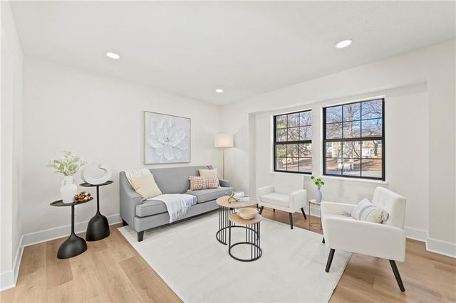 213 NW 80th Street, Kansas City, MO 64118