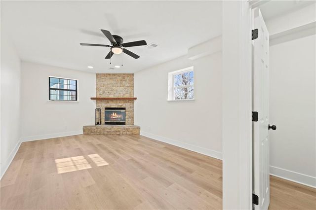 213 NW 80th Street, Kansas City, MO 64118