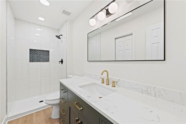 213 NW 80th Street, Kansas City, MO 64118