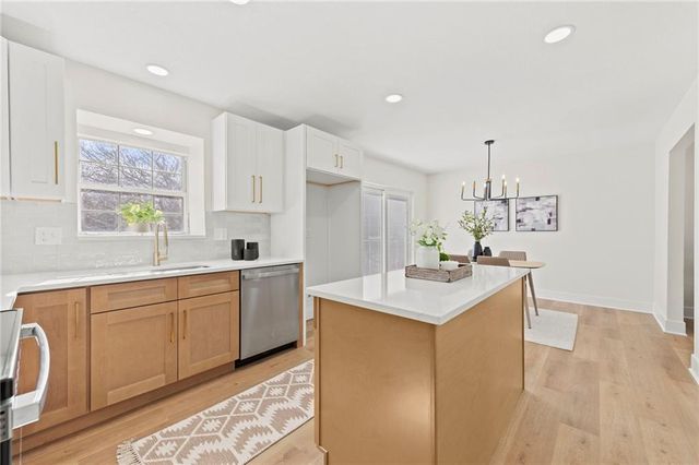 213 NW 80th Street, Kansas City, MO 64118