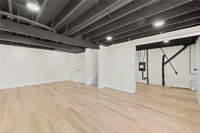 213 NW 80th Street, Kansas City, MO 64118