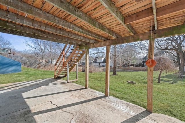 213 NW 80th Street, Kansas City, MO 64118