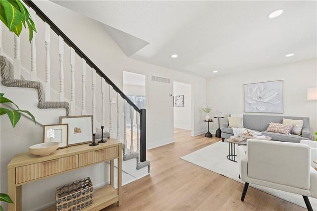 213 NW 80th Street, Kansas City, MO 64118