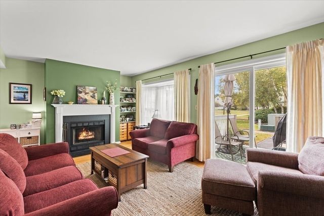 1301 Carriage Ln 1301, Taunton, MA 02780