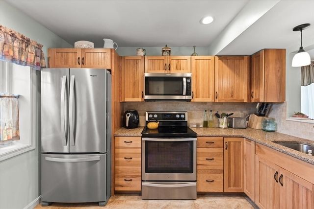 1301 Carriage Ln 1301, Taunton, MA 02780