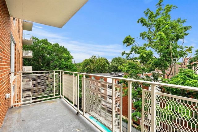 216 Saint Paul St 502, Brookline, MA 02446