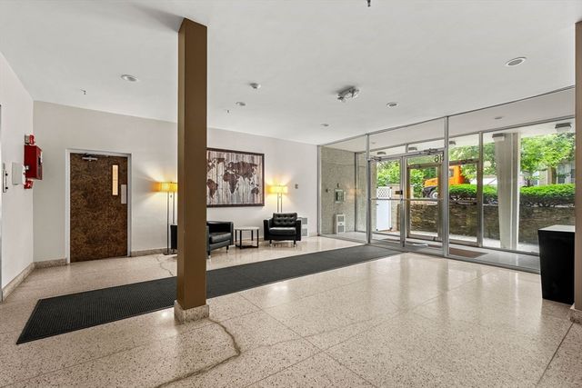 216 Saint Paul St 502, Brookline, MA 02446