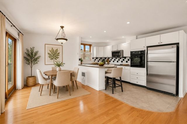 216 Saint Paul St 502, Brookline, MA 02446