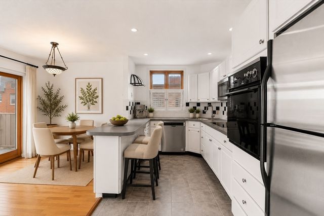 216 Saint Paul St 502, Brookline, MA 02446