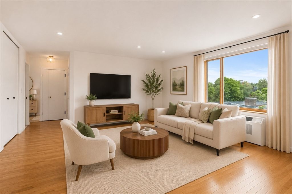 216 Saint Paul St 502, Brookline, MA 02446