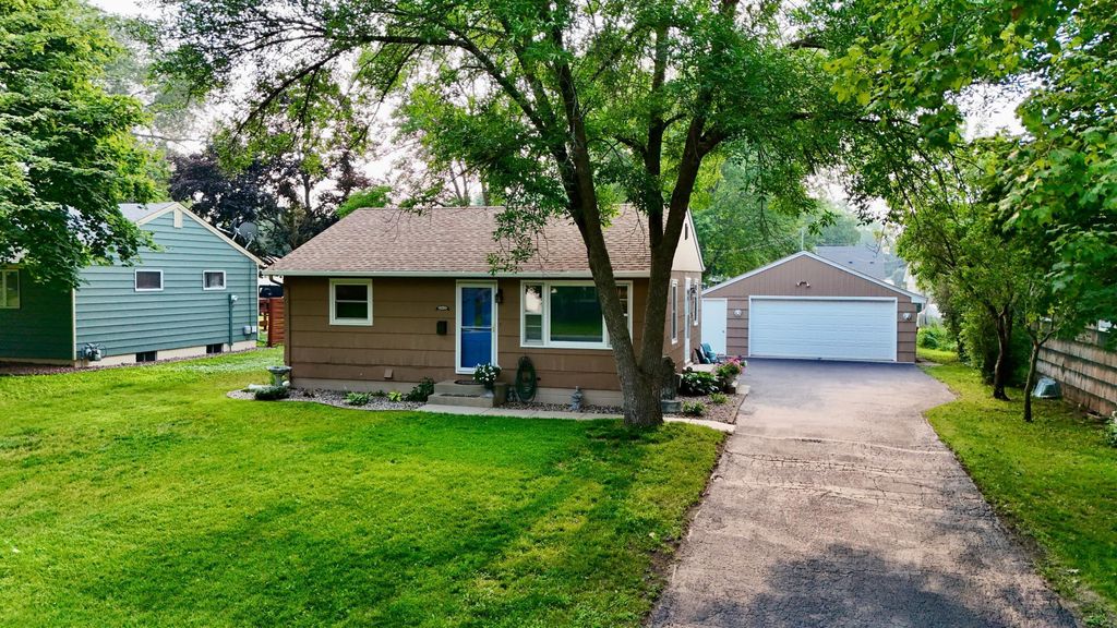 742 Shumway Street S, Shakopee, MN 55379