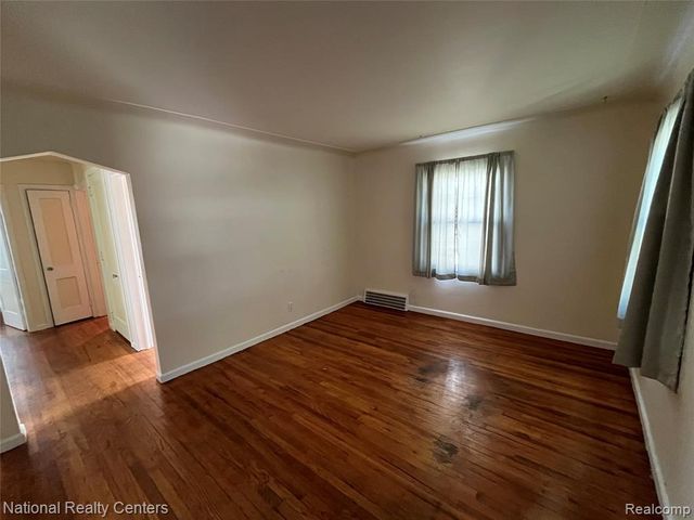 25711 Hopkins Street, Dearborn Heights, MI 48125