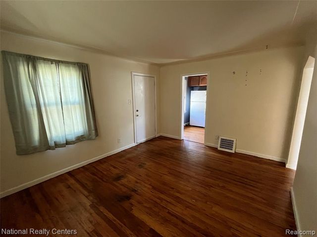 25711 Hopkins Street, Dearborn Heights, MI 48125