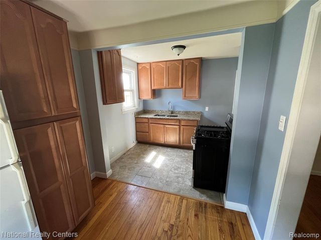 25711 Hopkins Street, Dearborn Heights, MI 48125