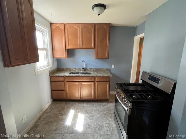 25711 Hopkins Street, Dearborn Heights, MI 48125
